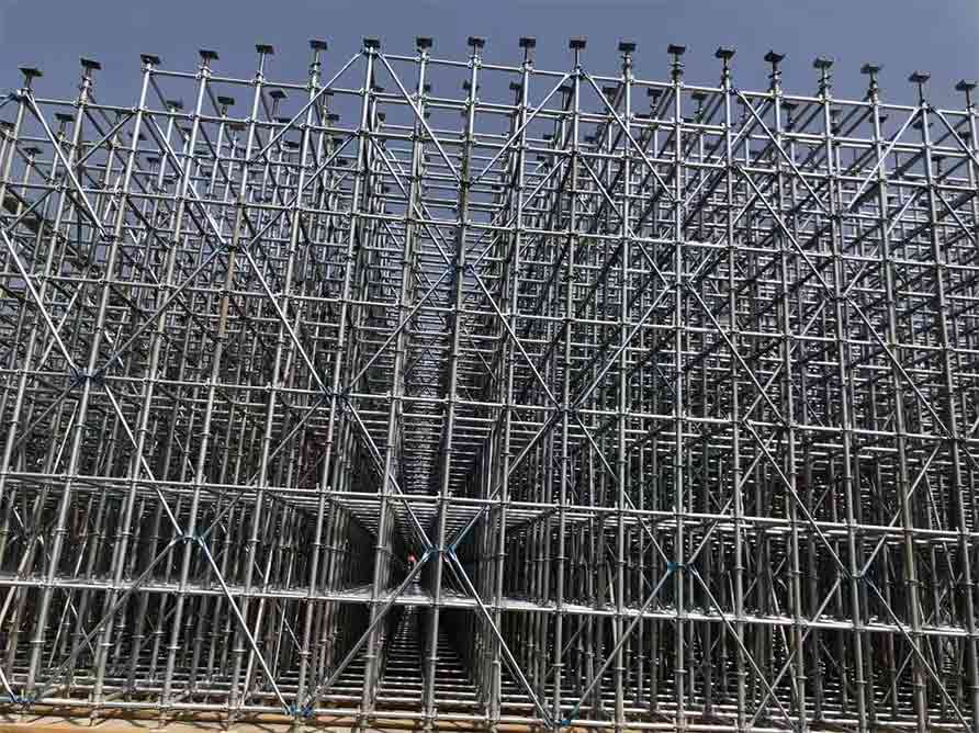 Scaffold tower connection form and usage