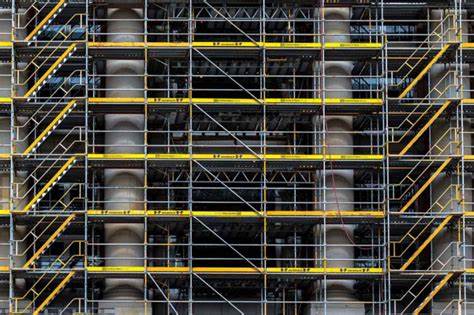 What are the precautions for building scaffolds