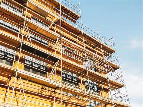 What are the advantages and disadvantages of disc-type scaffolding