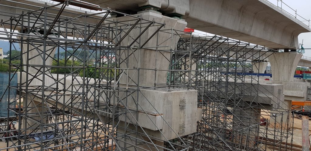 What are the advantages of building disc-type scaffolding