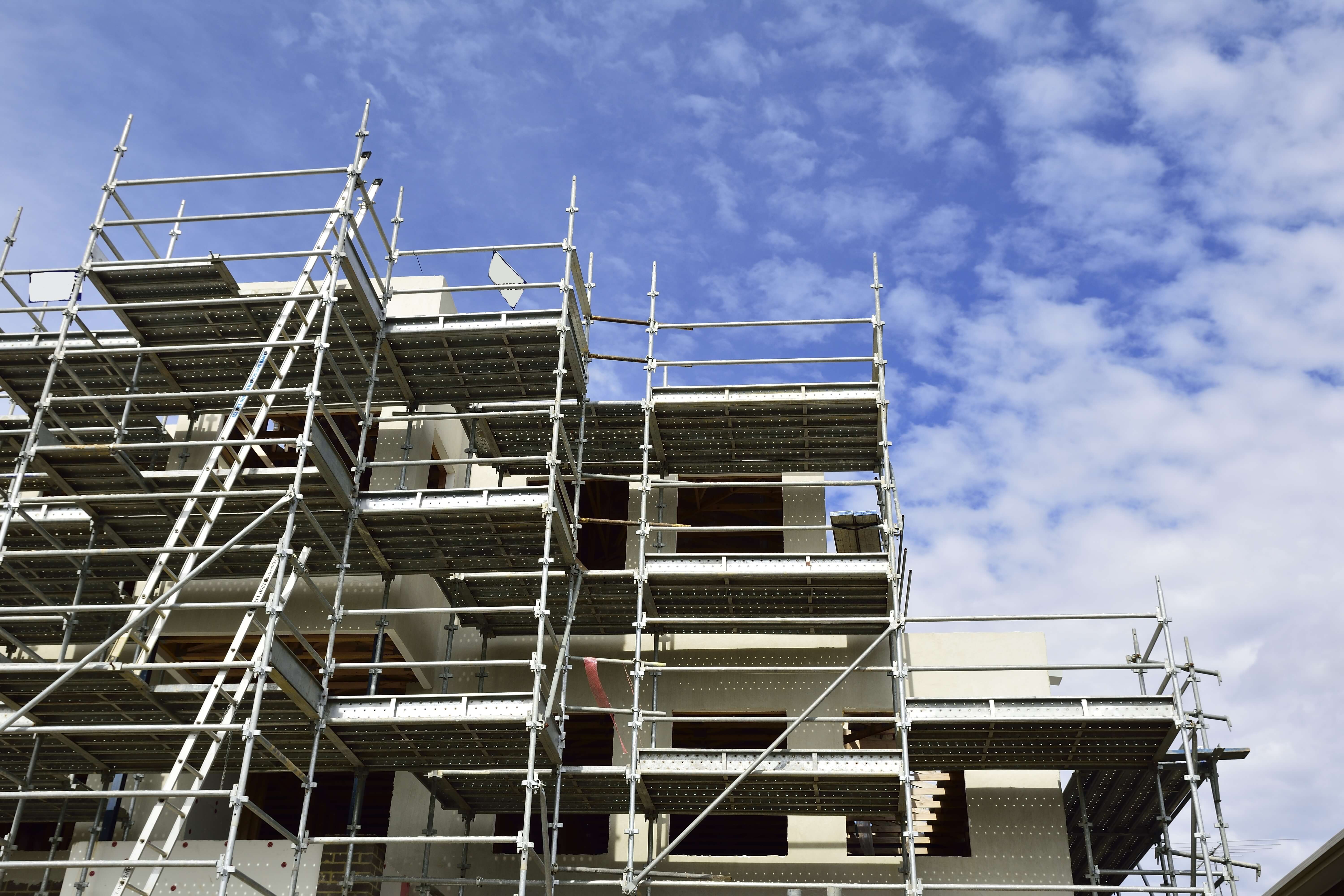 What are the classifications of scaffolding on construction sites