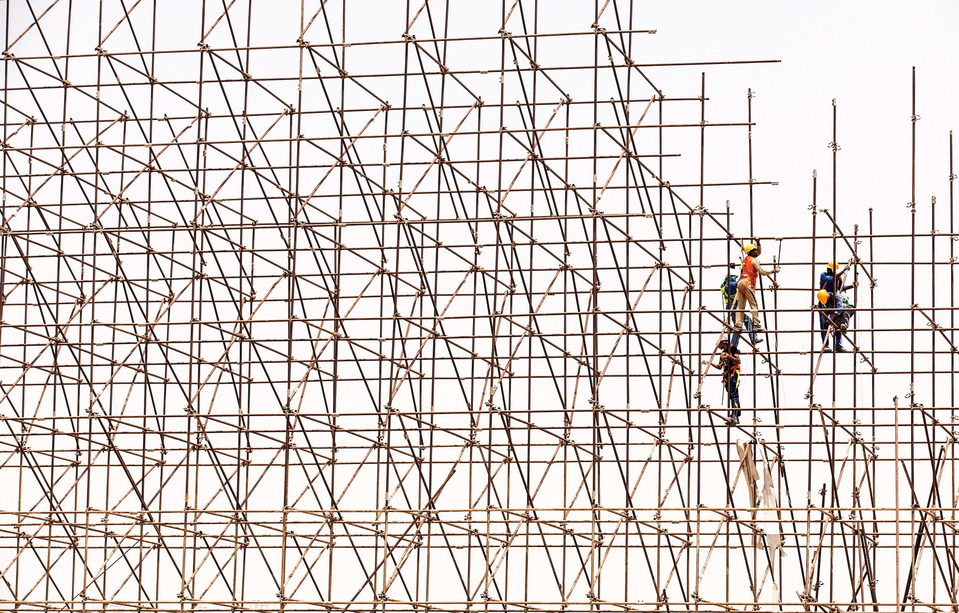 What details need to be paid attention to when building scaffolding