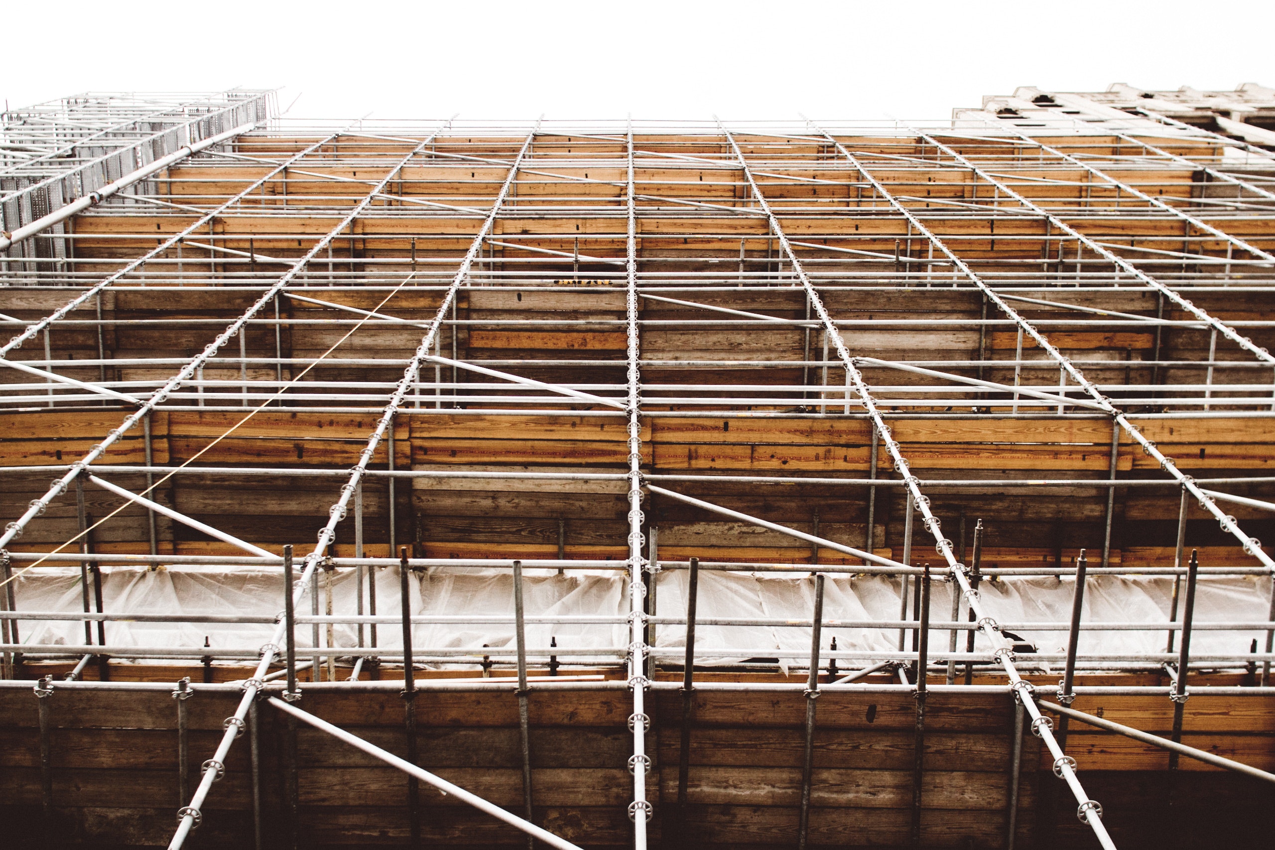 What are the advantages of the new buckle-type scaffolding compared to traditional scaffolding