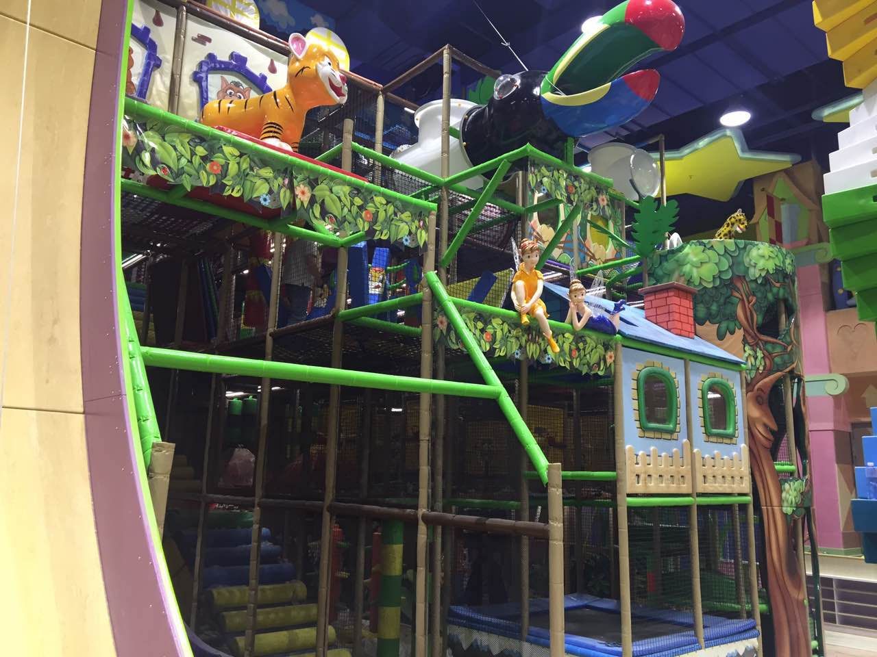 Forest Theme Kids Plastic Treehouse Indoor Playground Equipment Maze