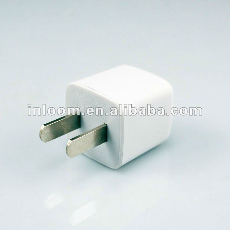 Universal travel socket with USB output