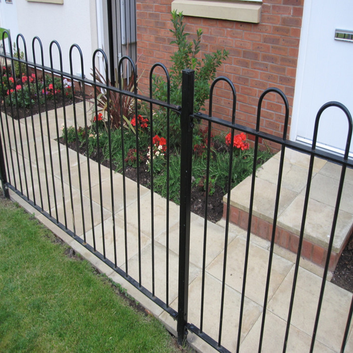 Roll top fence with 12cm inner pile distance