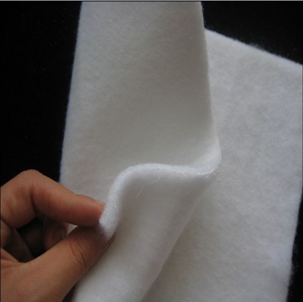 Biodegradable breathable cellulose polyester needle punched nonwoven fabric