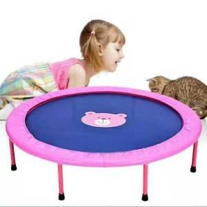 Lasten sisäkäyttöön tarkoitettu trampoliini