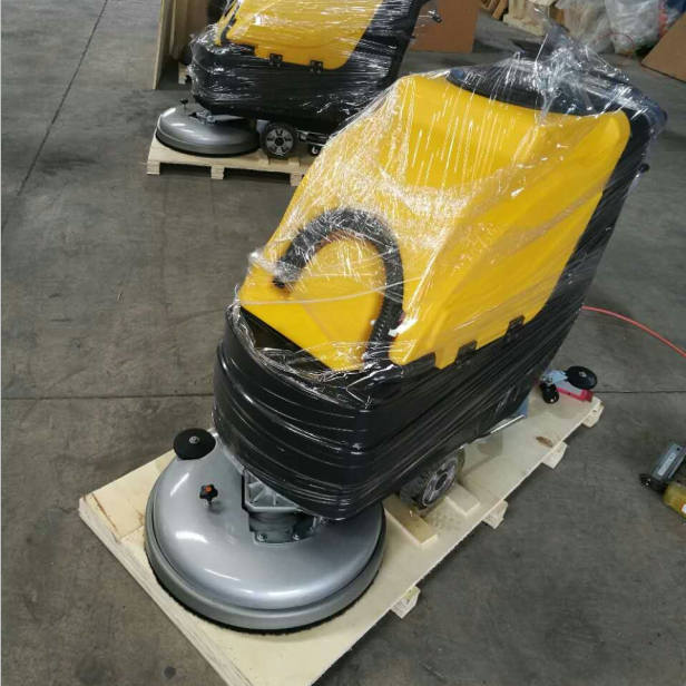 C7 Model Professional Ride-on Floor Scrubber Machine for Mall Use