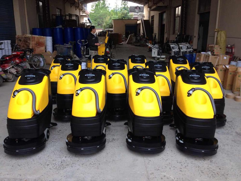 C7 Model Professional Ride-on Floor Scrubber Machine for Mall Use