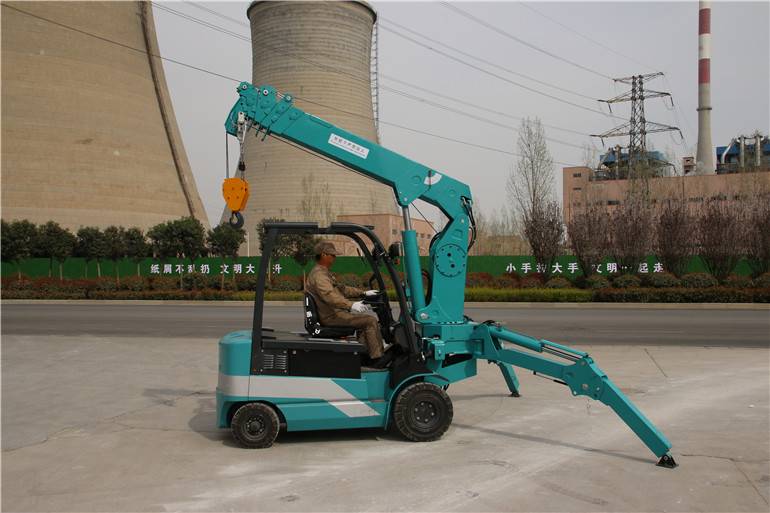 electric wheeled crane