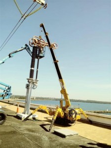 KB1.0 1 ton mini crane work on jobsite for inside glass installation