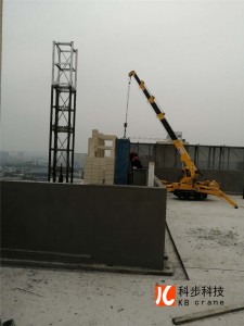34 floors high works — spider crane KB3.0 powered by electric motor
