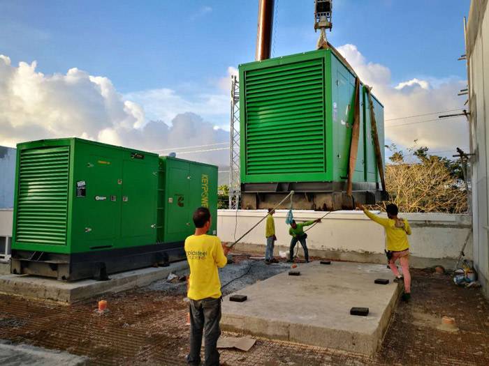 , Filippin Manilla yilda Wanda Plazma panellari sinxronlash bilan 500 kVA Cummins generatorlari ikki dona