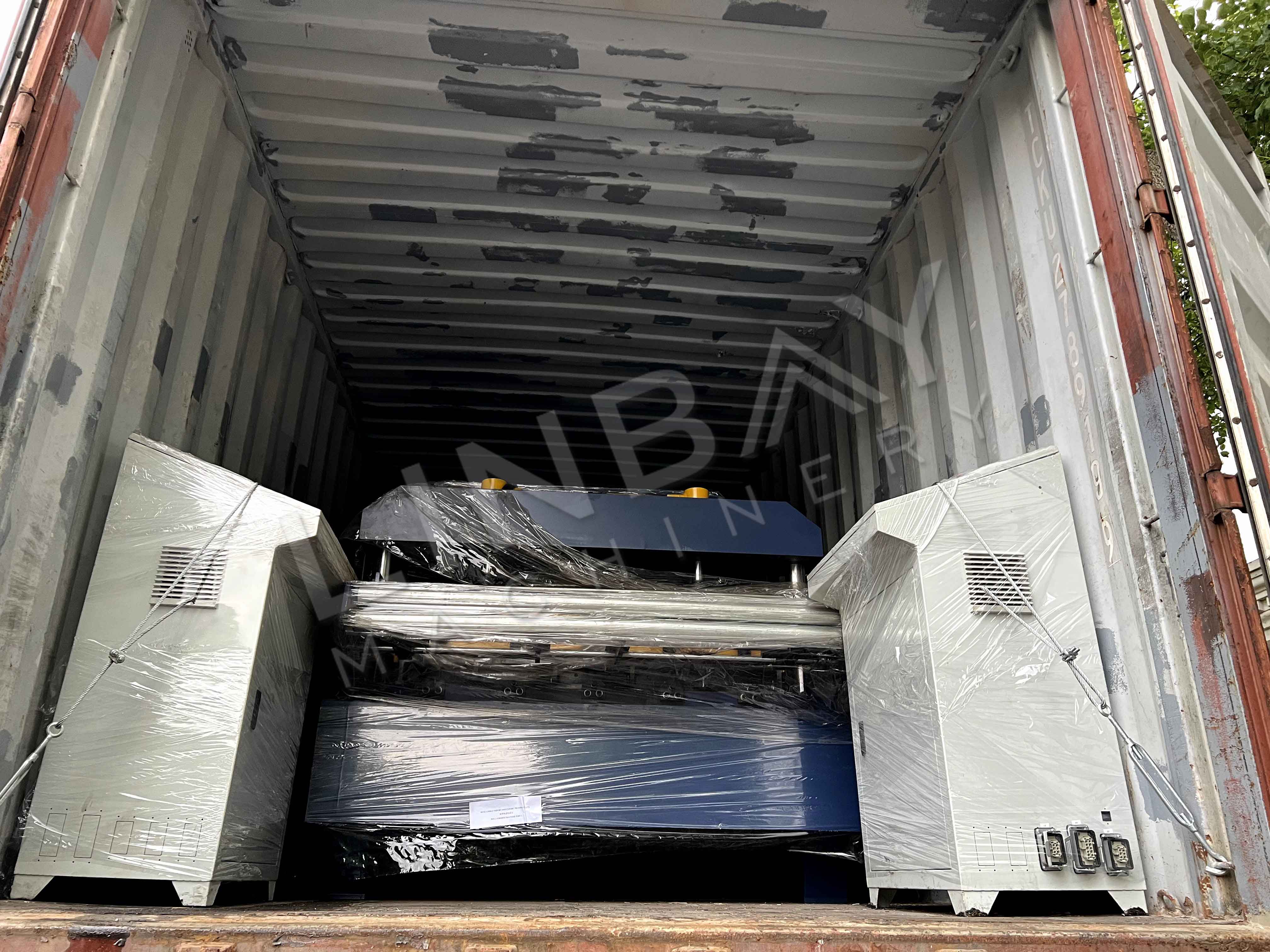 Shipment to Ecuador roof panel roll forming machine