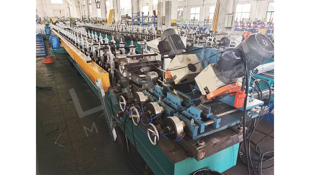 2019 wholesale price China Manufacturer Steel Shutter Door Frame Roll Forming Machine Making Machinery Featured Image
