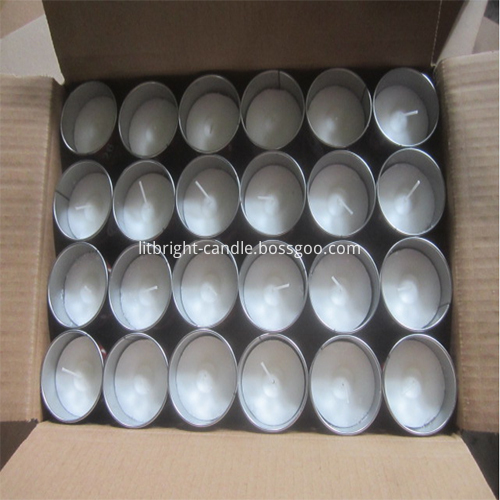 Round candle in tin holders Featured Image