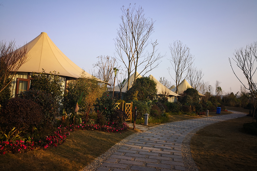 Professional Design Exhibition Event Tent - Wild Traveling Luxury Resort Tent – Aixiang