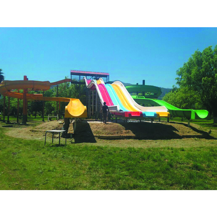 Chilean customers purchase installed large water slide equipment