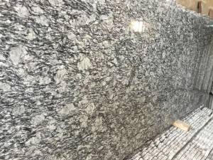 spary white granite floor tiles from China