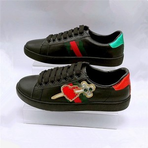 Black Leather Arrow Heart Embroidery Sports Shoes For Couples