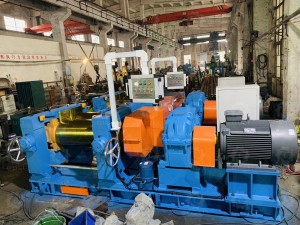 Reclaimed rubber refining mill