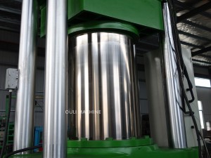 Column rubber vulcanizing press