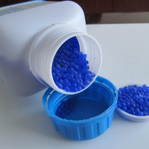 Blue discolored silica jel
