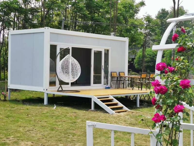 20 feet flat pack container house with decking 