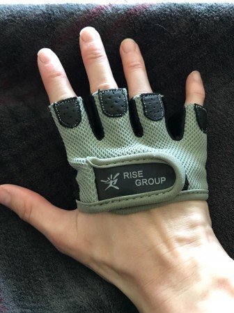 Hot Sale Amazon Hand Gloves Anti-Slip Gym Half Finger Gloves for Lifting Training Fitness