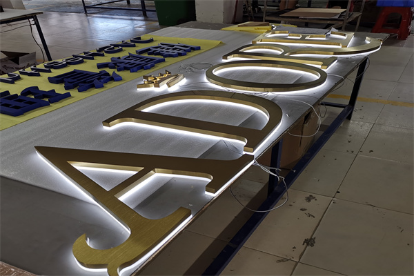 Led signage outdoor Giant 3d metal letters Outdoor office 3d illuminated custom led letter sign Featured Image