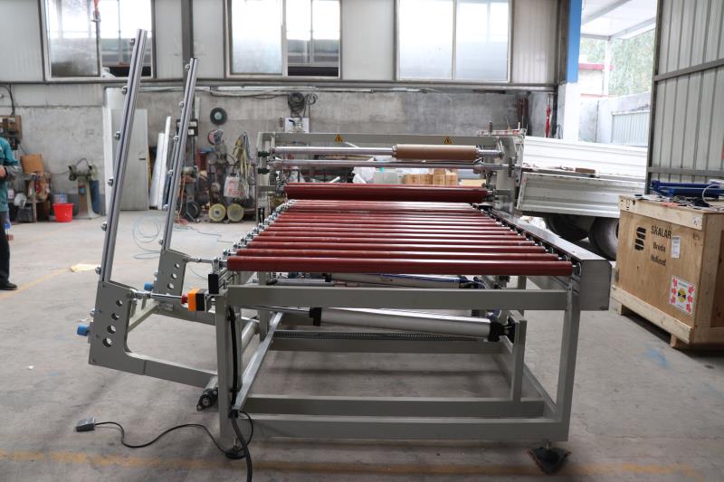 Free sample for Half Automatic Spacer Bending Machine -
 Glass Film Laminating Machine with Automatic Glass Loading,Glass Film Laminator,Mirror Protective Film Coating Machine – Saint Best