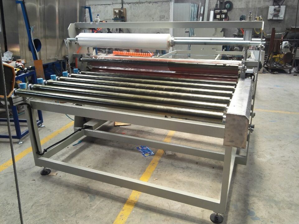 China Factory for Glass Extruder Machine -
 Glass Protective Film Laminating Machine , Film Cover Speed 0.5-7m/s Adjustable – Saint Best