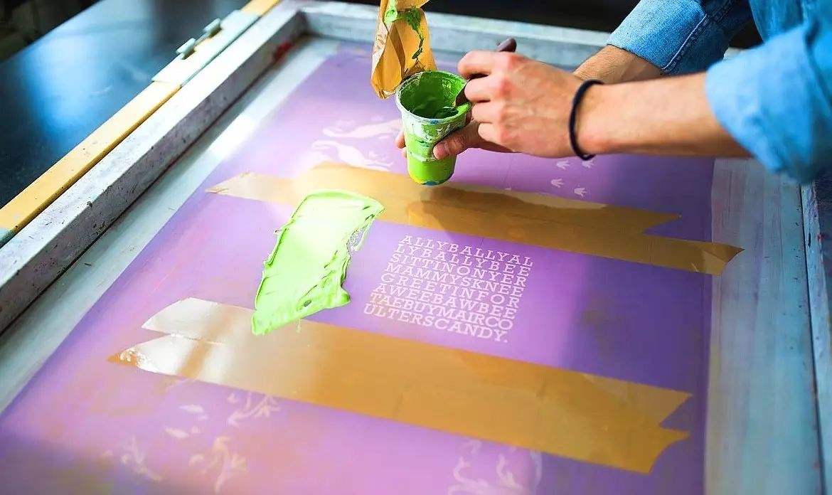 Application of pattern in screen printing