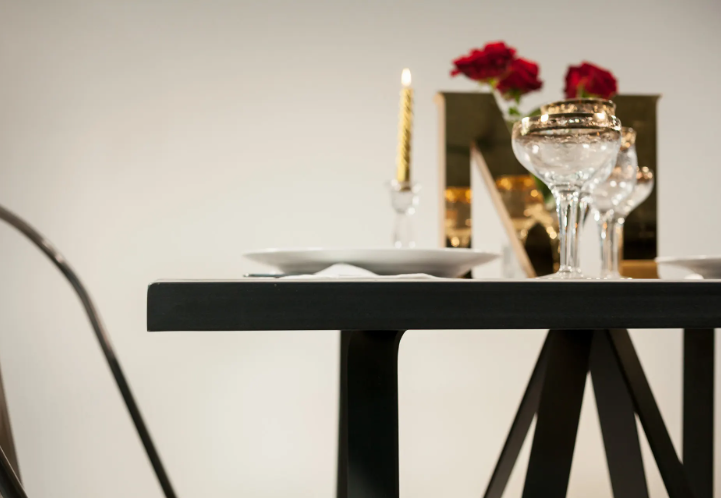 What Is The Best Material For Your Dining Table Top?