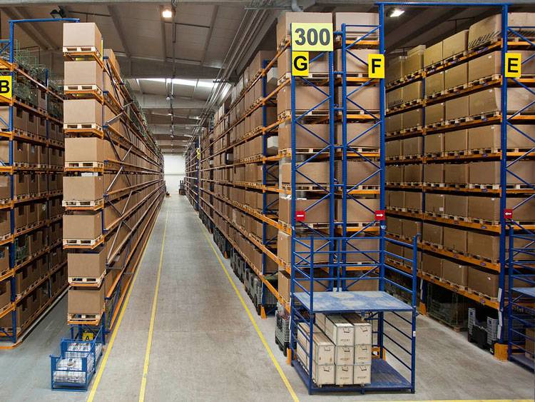 The very narrow aisle pallet racking system