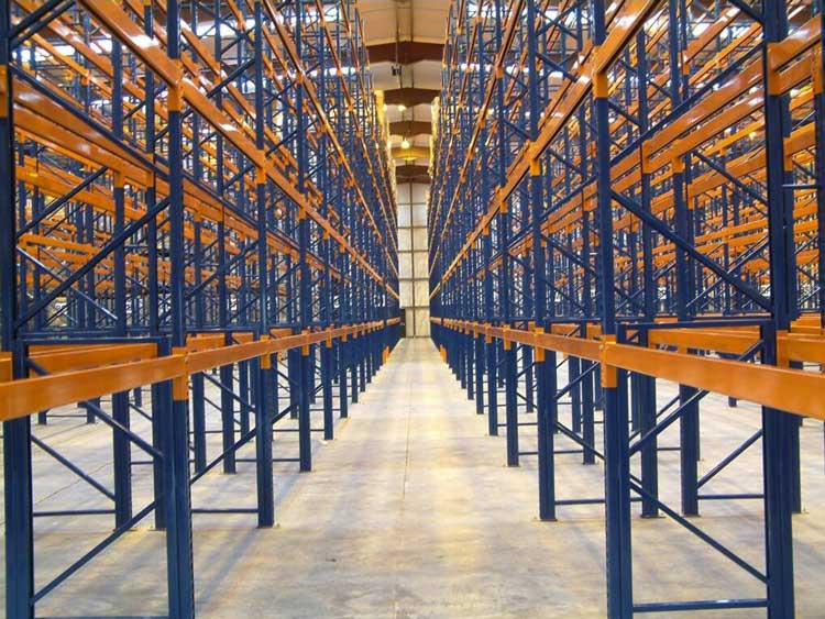 The relationship between the load-bearing capacity and rack thickness of warehouse racks