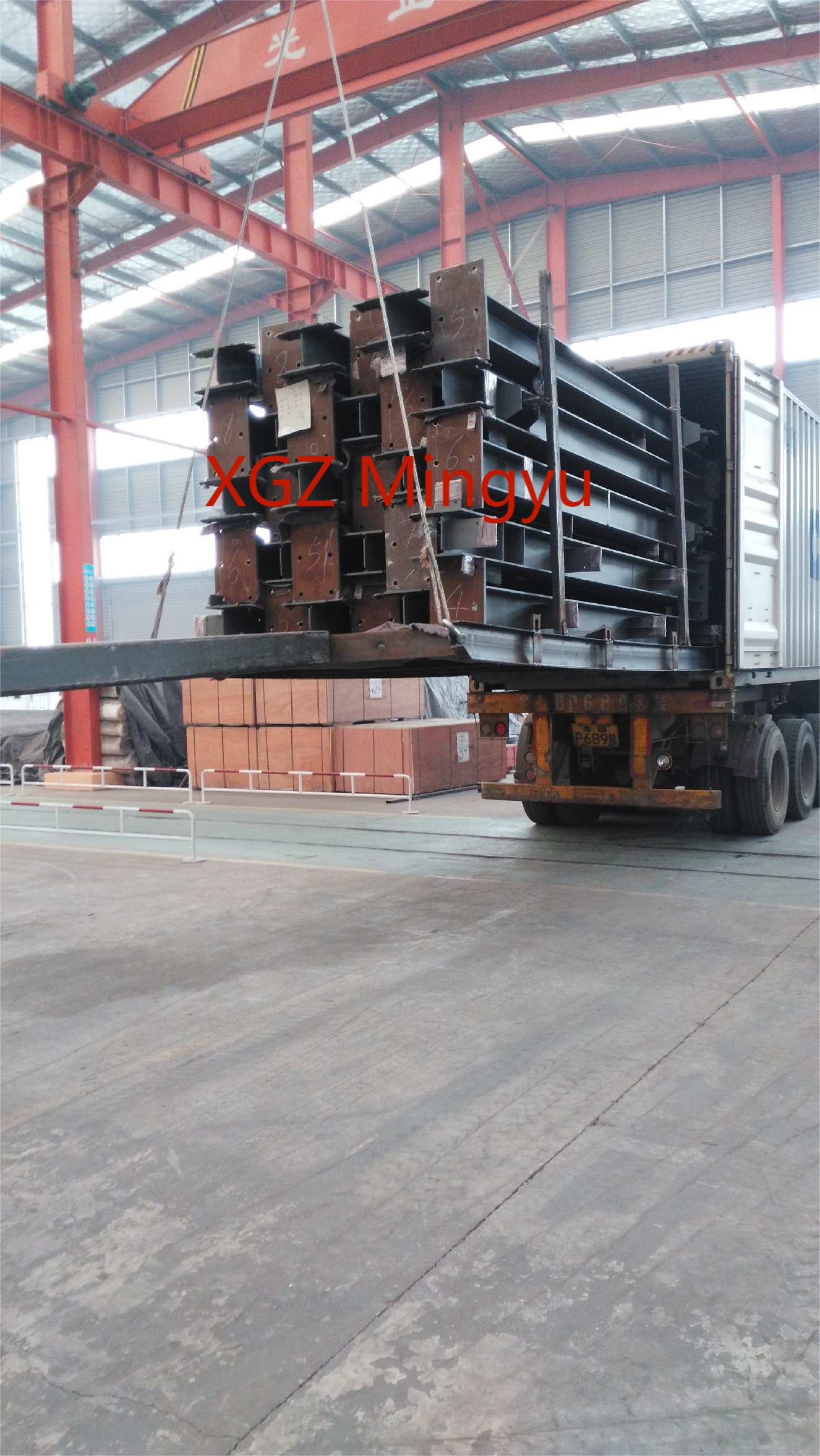 Prefabricated steel structure loading & unloading pictures and video