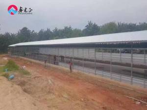 Xinguangzheng High Quality and Excellent Design Prefab Chicken House Prefabricated Farm Poultry House Garage Steel Structure Building