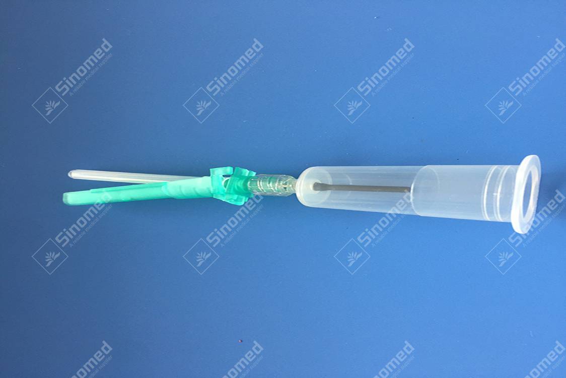 Pen type safety blood collection needle With Pre-attached Holder Featured Image