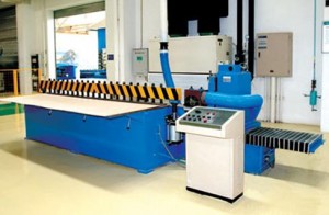 Anfasmaschine für Karton zur Verarbeitung von Isoliermaterial für Transformatoren
