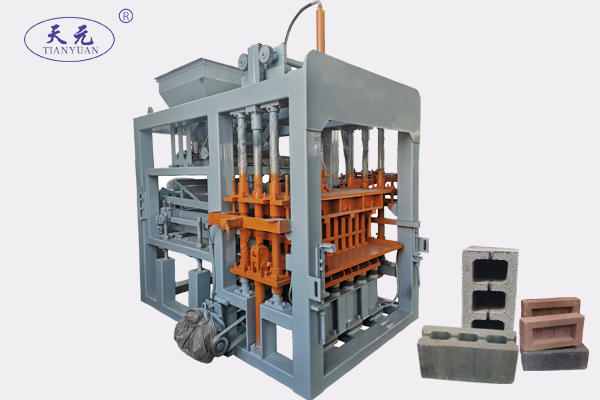 Concrete automatic block making machine QTY6-15 for blocks and bricks Featured Image