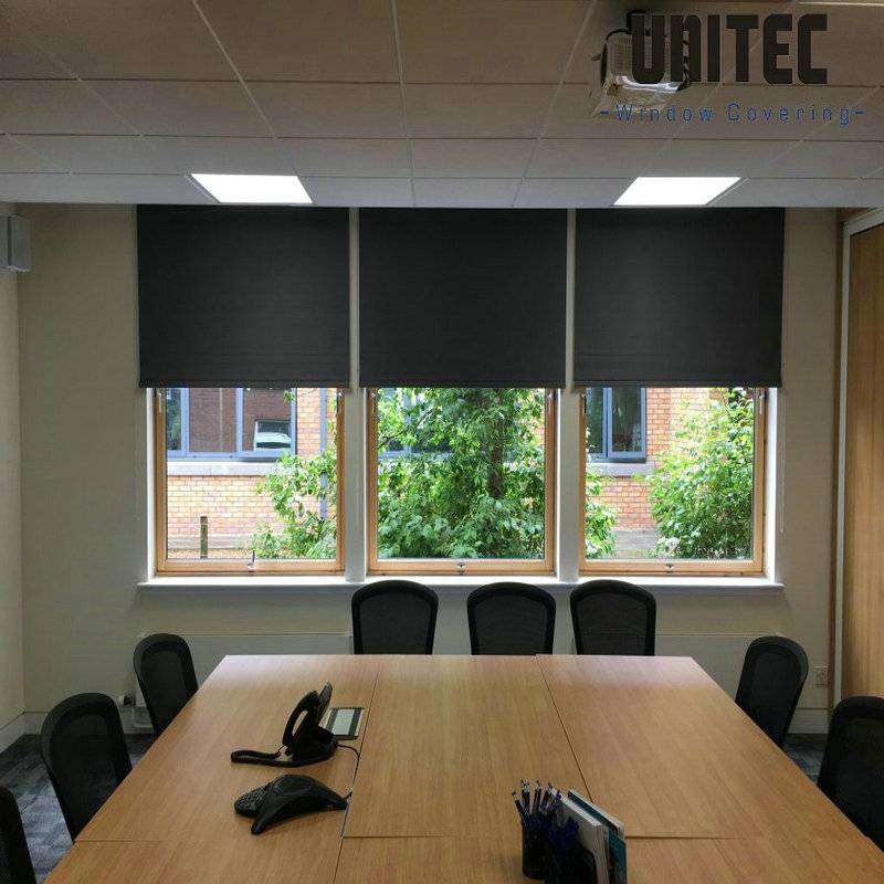 Black roller blinds to decorate your home