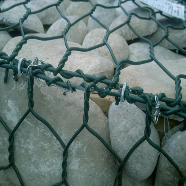 gabionska korpa od žičane mreže obložene prahom