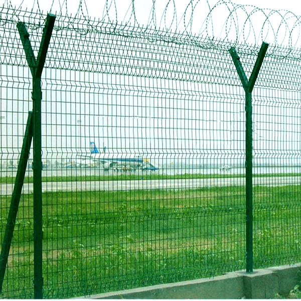 ograda od metalne mreže u zračnoj luci