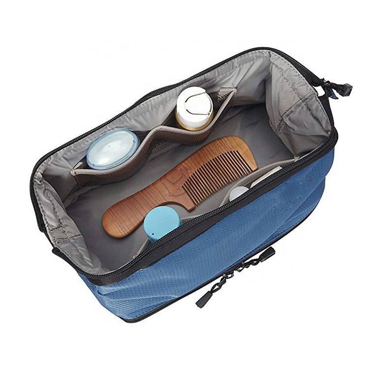Hot sell 2019 Eco freindly Travel Toiletry Bag Shaving Dopp Kit Mens Toiletry Travel Bag Organizer