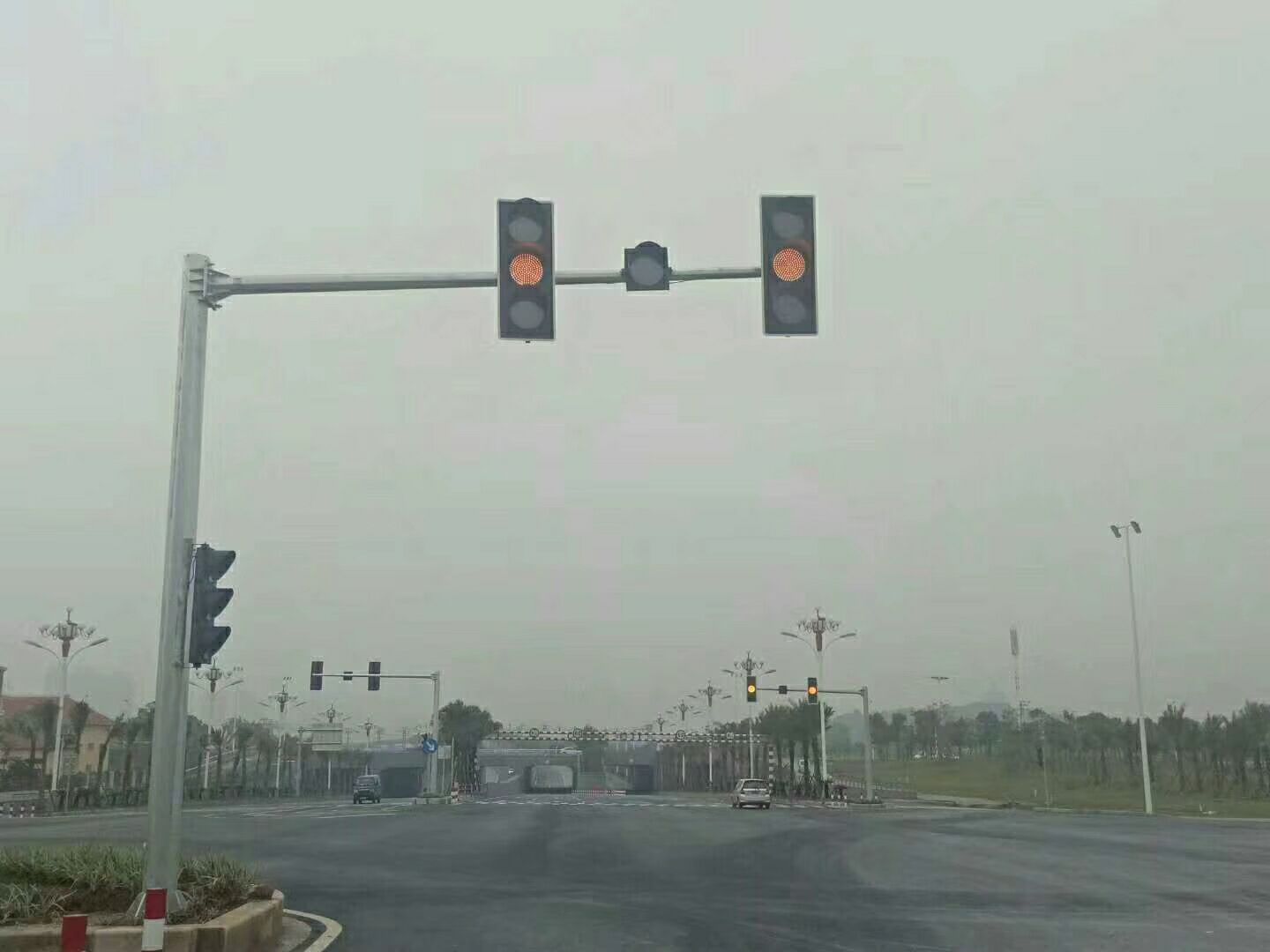 Installation the traffic lights on foggy days