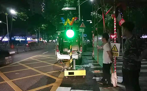 Temporary mobile traffic lights installed in Yantian