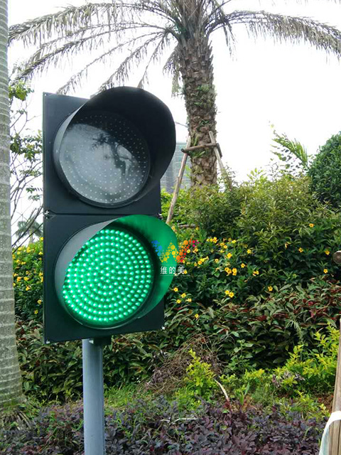 Traffic light use at golf course