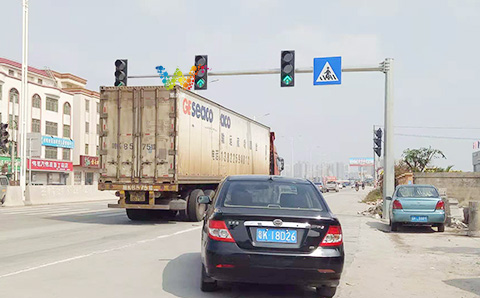 Wide way road junction traffic light used in Dongguan City